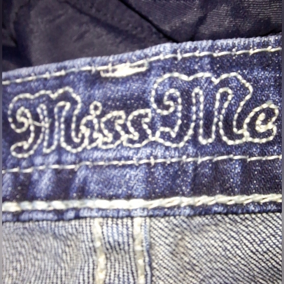Miss Me Signature Skinny ladies jeans in a size 31 with a 28" inseam. EUC - Picture 5 of 9